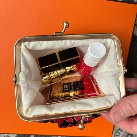 Rouje Red and Black Retro Makeup Pouch/ Clutch - Picture 3 of 6